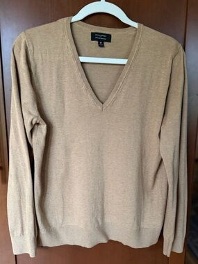 Banana Republic Lightweight V-Neck Sweater in Camel